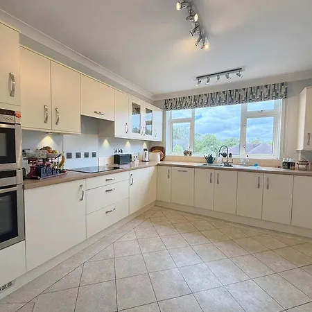 Charming Close To Parks & Centre הרוגייט